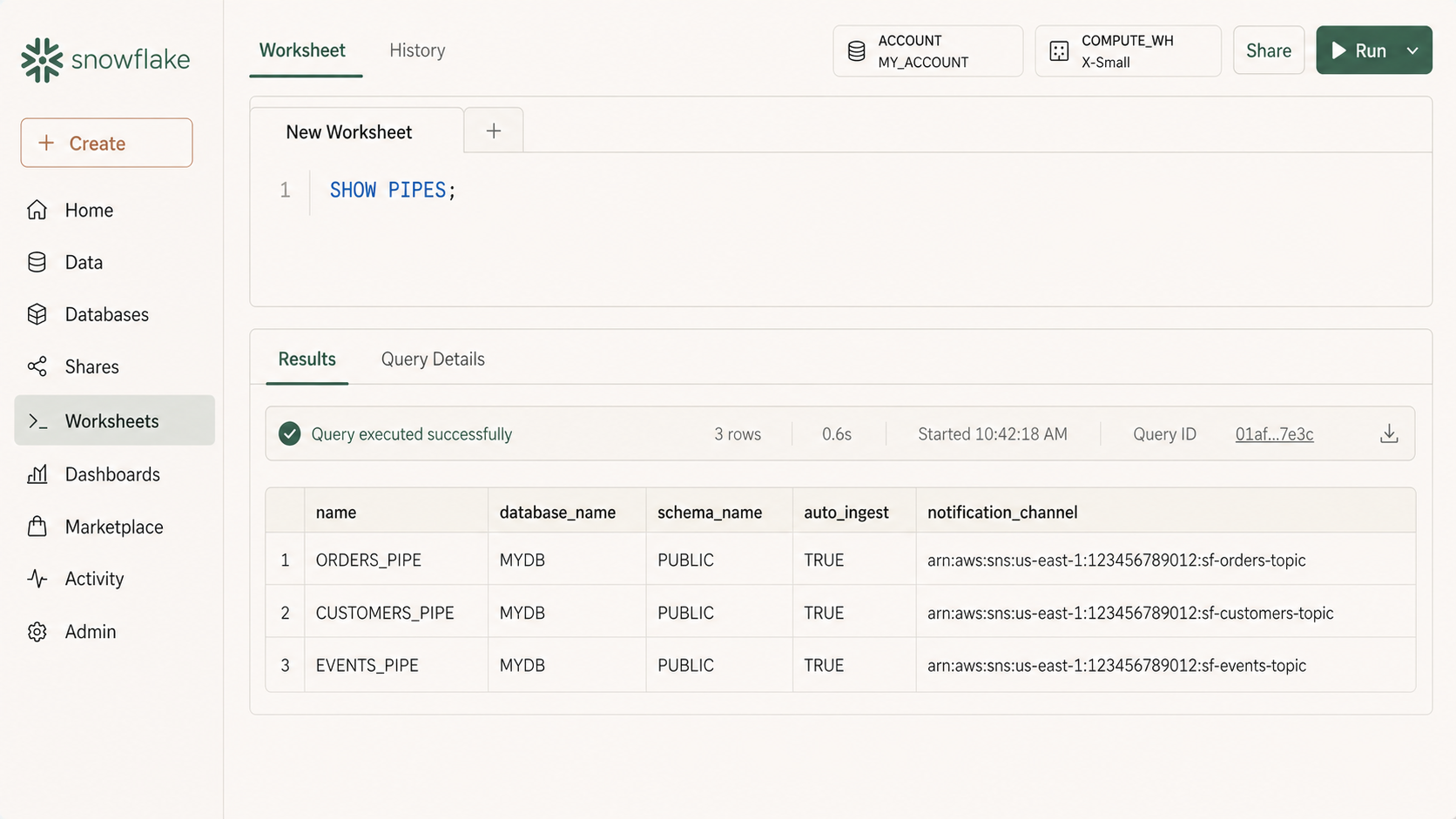 Snowflake SnowpipeのAUTO_INGEST有効化とS3イベント通知連携で自動取り込みする仕組みを示すフロー図