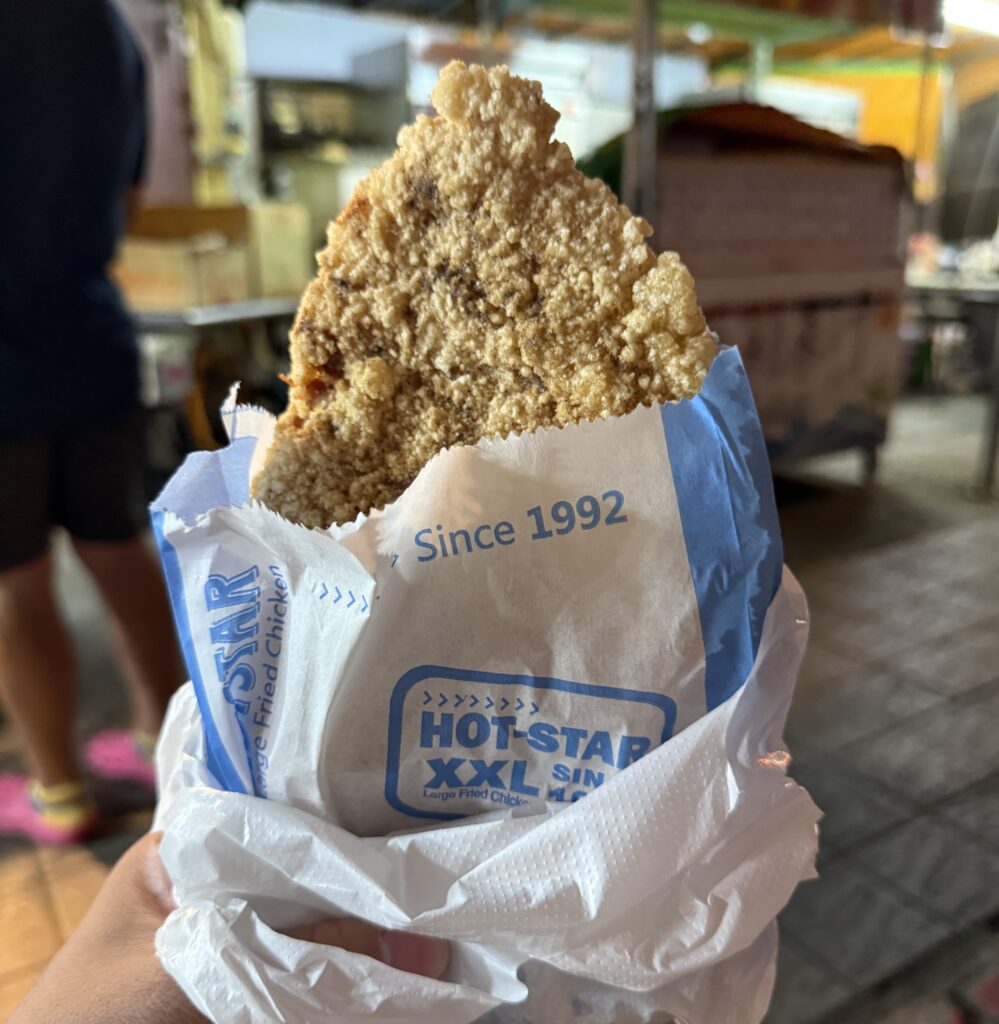 士林夜市で食べた大きな大鶏排